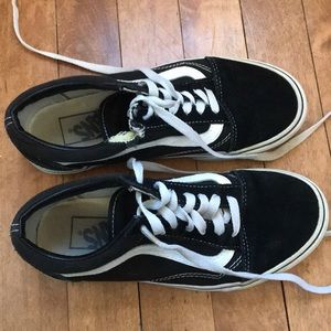 Vans black and white tie shoes